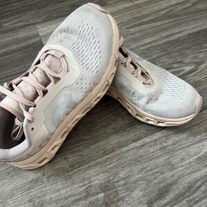 Women’s cloundmonster